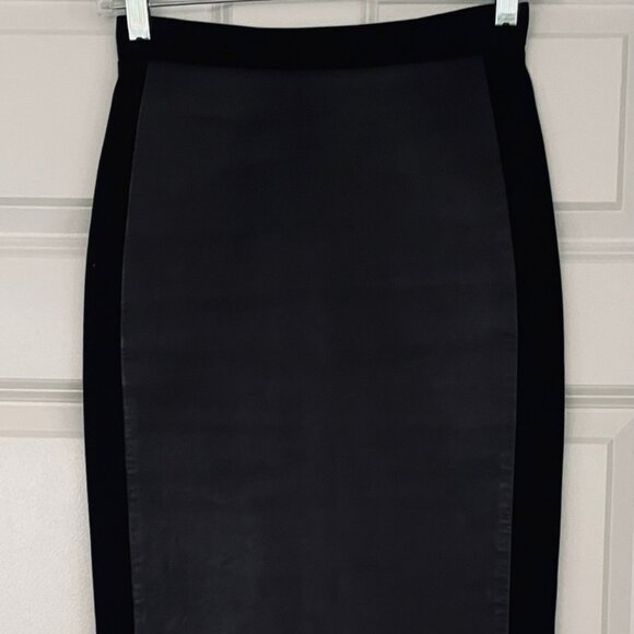 ROLAND MOURET BLACK LEATHER PENCIL SKIRT- SIZE 38 (US 2)